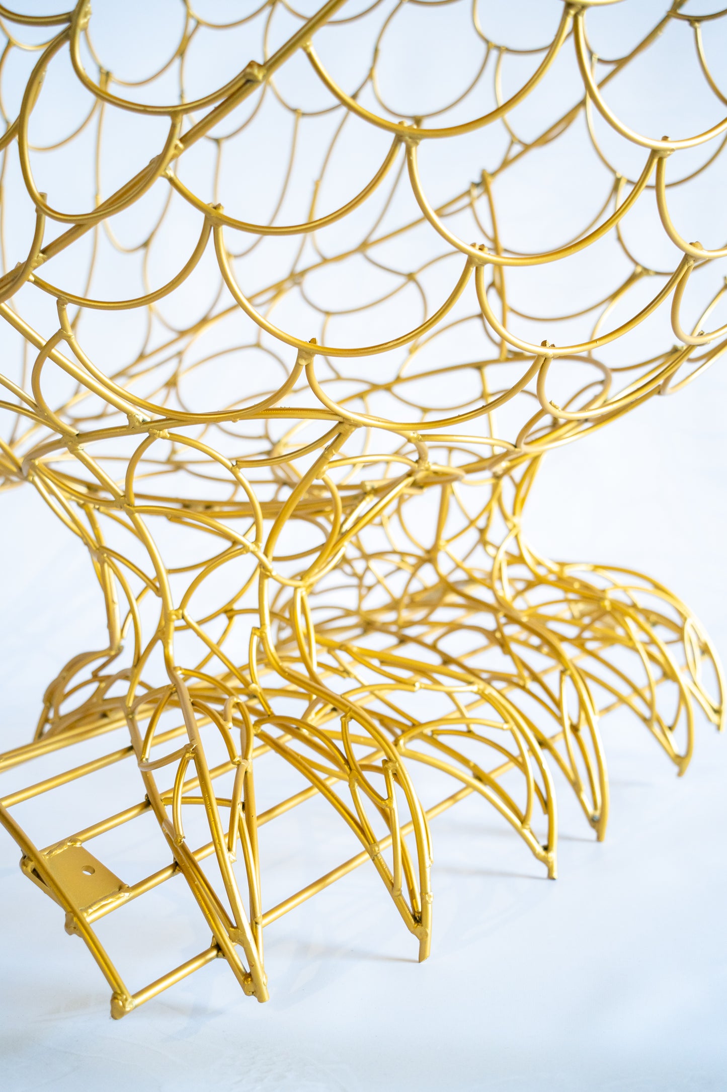 Base and leg structure of the handcrafted golden light owl by Alganic, wireframe design
